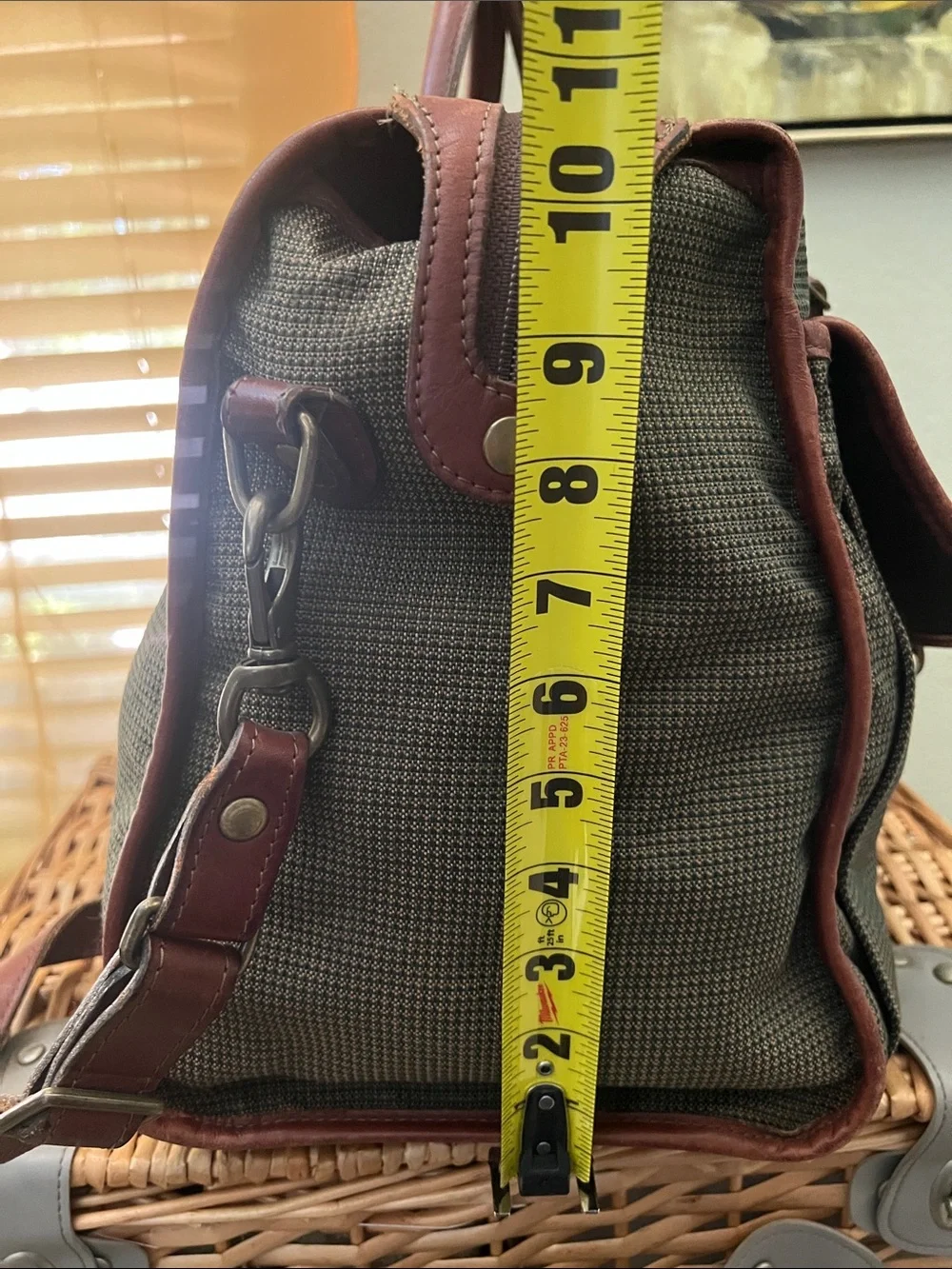 Vintage Hartmann Tweed and Leather Trim Travel Duffel Bag.Pre-owned.